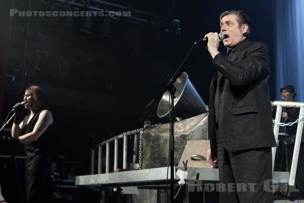 EINSTURZENDE NEUBAUTEN - 2014-11-17 - PARIS - Le Trianon - Christian Emmerich [Blixa Bargeld] - Alexander von Borsig [Alexander Hacke] - Andrew Chudy